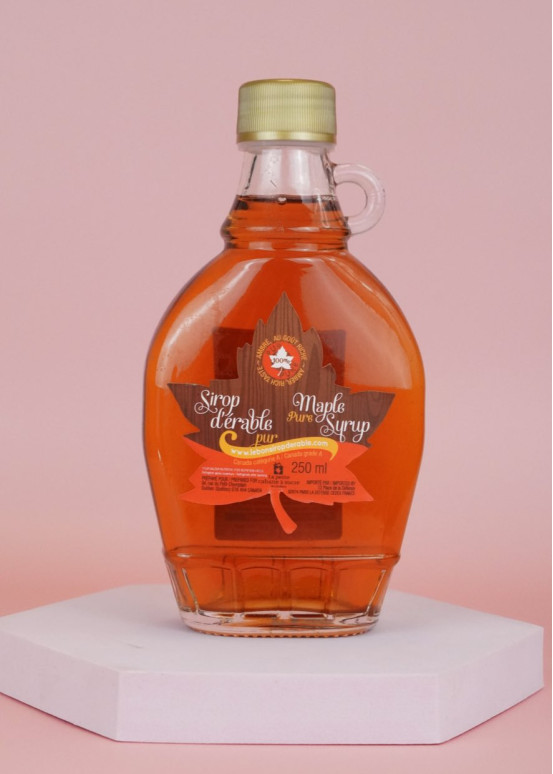 Handle 250 ml of amber maple syrup