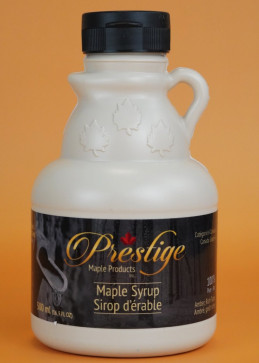 Amber maple syrup 500 ml in a jug