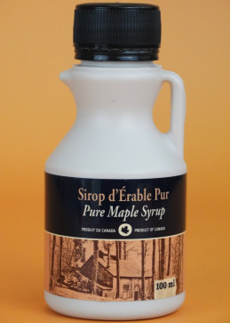 Amber maple syrup 100 ml in a jug