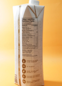 Maple 3 1L Ahornwasser in Produktpräsentation, natürliche Hydration reich an Mineralien