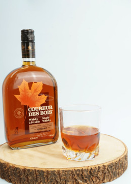 Licor de whisky canadiense Coureur des Bois con sirope de arce