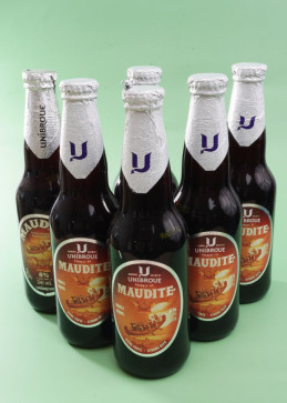 Packung mit 6 verfluchten Bieren aus der Unibroue
