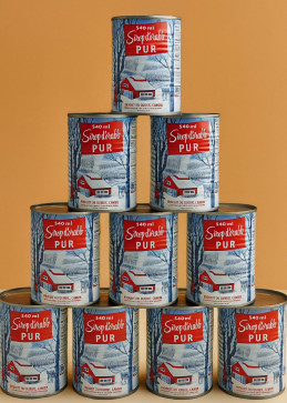 Mixed pack of 10 cans of golden and amber maple syrup 540 ml, pyramid display, Canadian labels