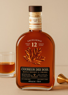 Flasche Coureur des Bois Canadian Whisky, 12 Jahre in Eichenfässern mit reinem Ahornsirup gereift.