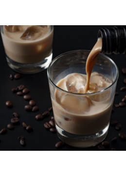 Coureur des Bois crema de arce en un vaso