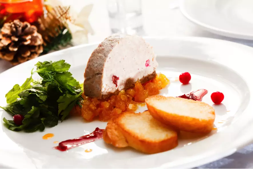 Foie gras au torchon Sortilège et canneberge