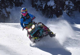 Expediciones en moto de nieve en Canadá: viajes invernales únicos