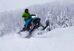 Snowmobile tours in Canada