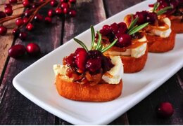 Norman toast with apples, Camembert and maple jelly
