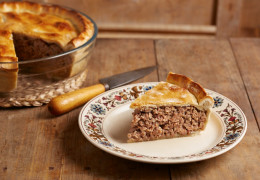 Canadian recipe for tourtière (meat pie)